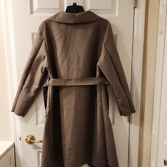 NWT Pretty Little Thing Chic Italian Women's Belted Trench Coat Brown Size M/L - Picture 3 of 6
